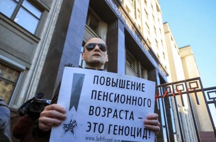 "Помоги государству – умри молодым", – в Сети появились фото новых митингов против пенсионной реформы в России