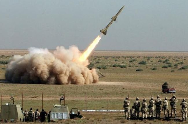 Неожиданный и невероятный удар по Трампу: Иран после введения санкций от США резко начал военные учения с размещением ракет