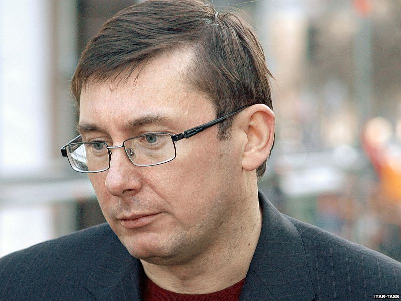 Луценко: сегодня для Украины стоит выбор между большой войной и плохим миром