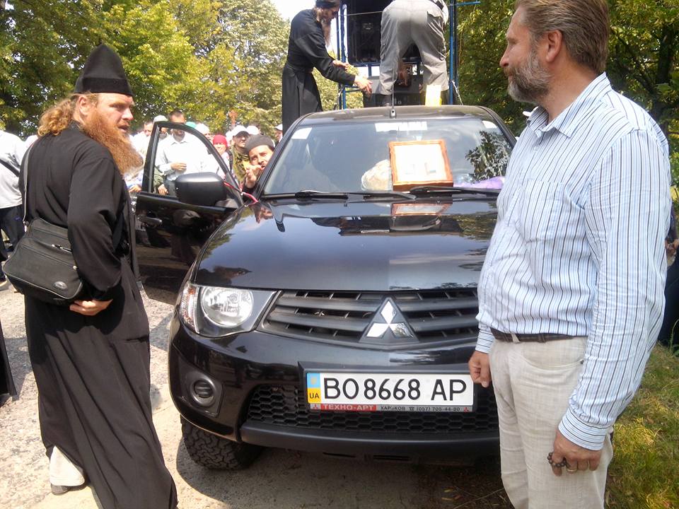 "Десант с Расеи", - соцсети обговаривают крестный ход под Киевом