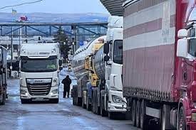 Правительства Румынии и Польши договорились с фермерами и перевозчиками, блокирующими границу с Украиной