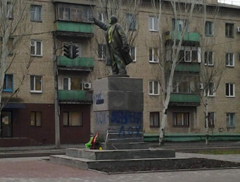 Обезличенный "Ленин": в Запорожской области памятнику отбили лицо