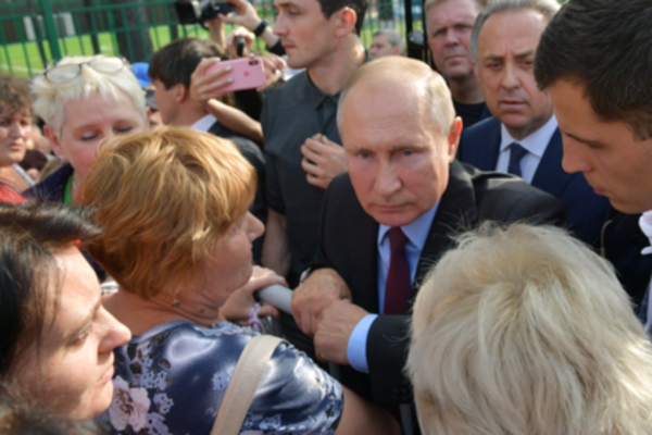 Путин разозлил россиян "показухой" в Тулуне: "Обещаю обещать обещания", - видео