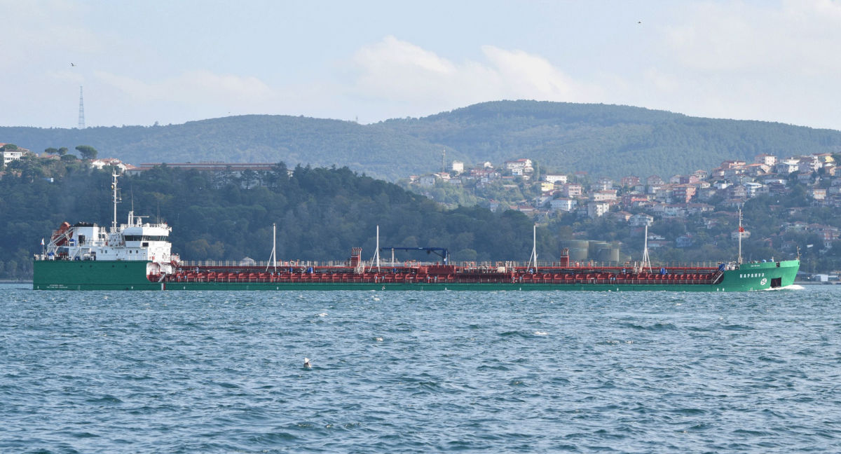 ​В Турции российский 140-метровый нефтяной танкер столкнулся с моторной лодкой
