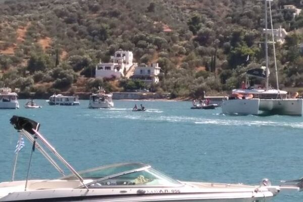 В Греции потерпел крушение вертолет с российскими туристами на борту, никто не выжил – кадры с места трагедии 