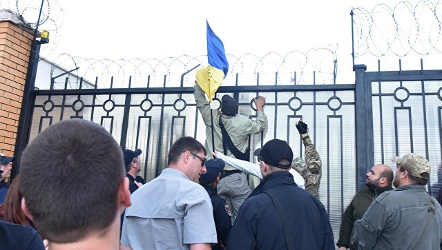 В Одессе задержали четырех участников "Правого сектора": группа активистов выступает против выборов в консульстве РФ
