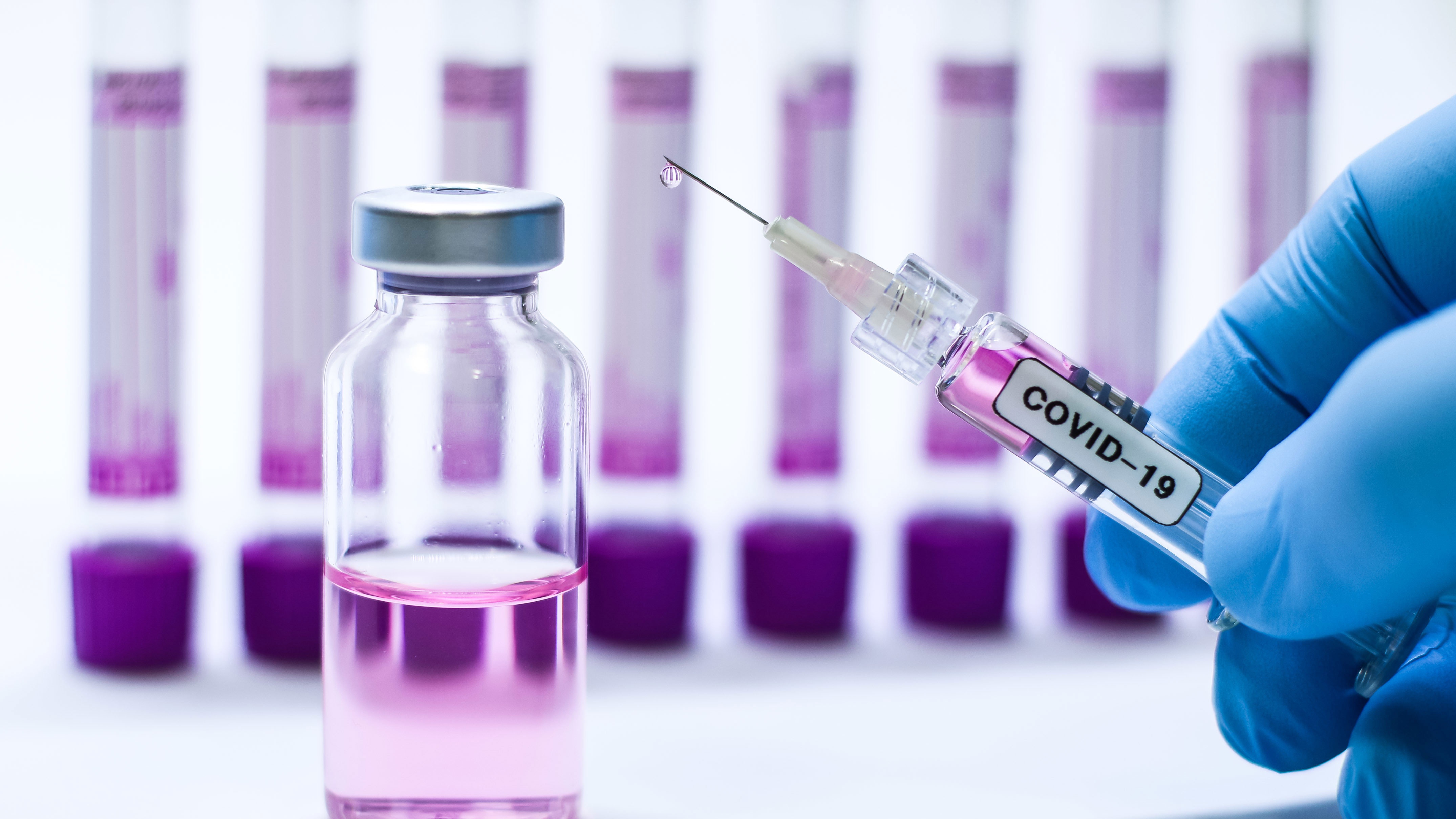 СМИ: Сомнительную российскую вакцину от коронавируса завезли в Беларусь и будут испытывать на местных жителях