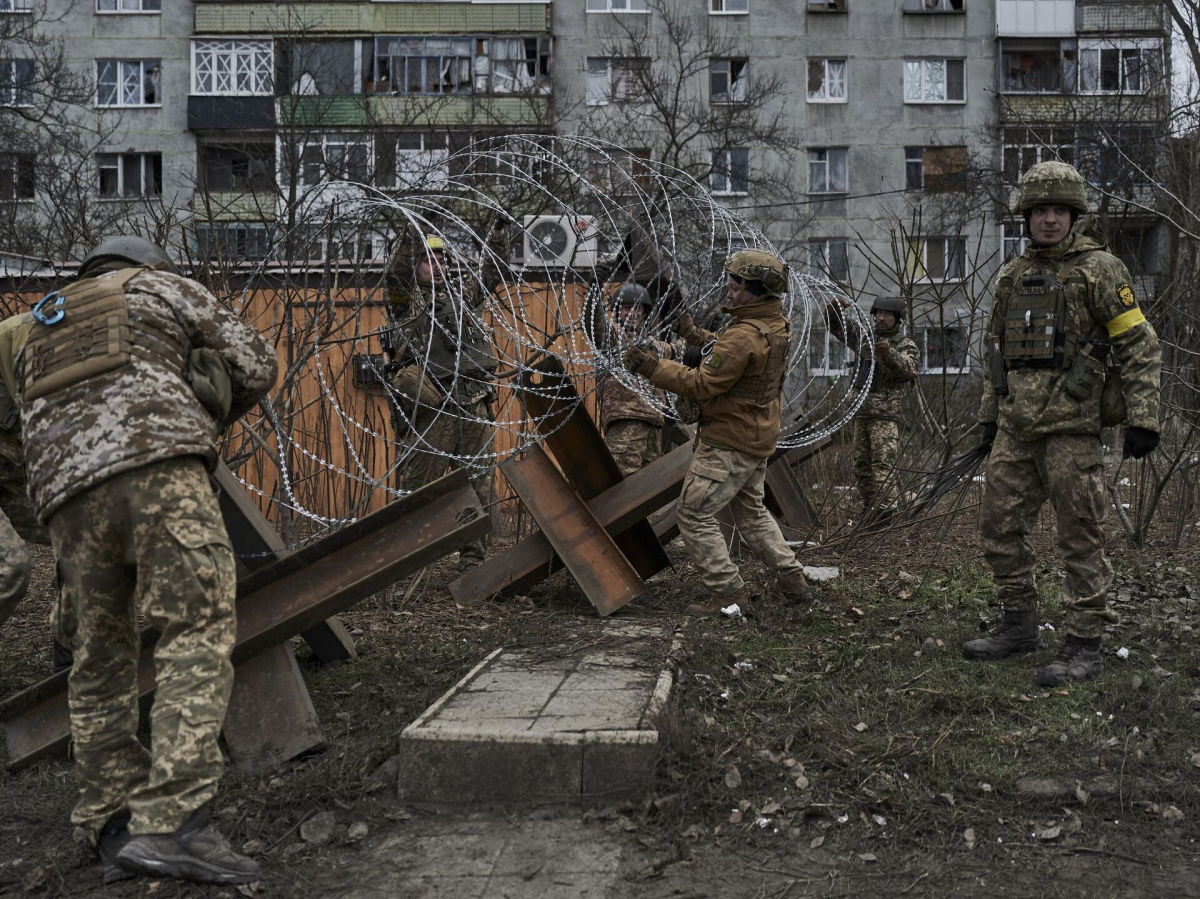 ​"Вокзал удержали, но ситуация непростая", – боец ВСУ поделился последними новостями из Бахмута