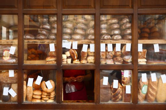 Фотофакт: в Крыму появился хлеб испеченный 32 декабря 2015 года