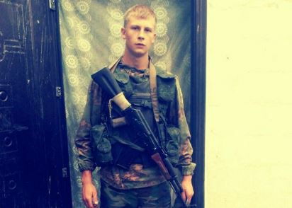 Предатель Кузя растоптал флаг Украины и словил "ответку": на Донбассе убит 20-летний боевик из Донецка - кадры