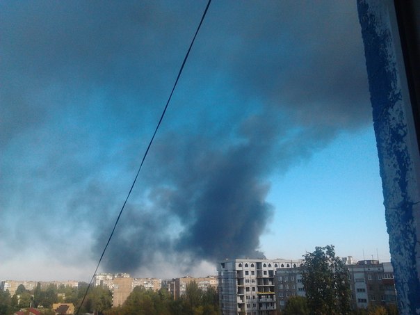 Мэрия Донецка: из-за пожара на Путиловке над городом стоит густой столб дыма