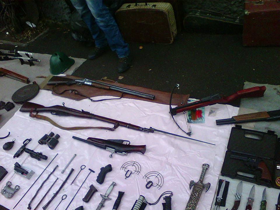 В Одессе на знаменитом рынке процветает торговля оружием и самогонными аппаратами