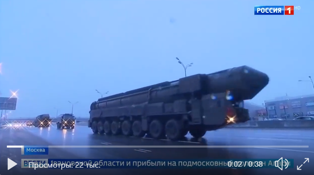 Россия готовится к войне: видео тягачей с ядерными ракетами прямо в Москве поразило соцсети