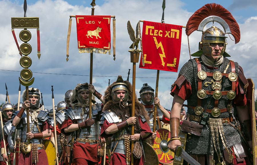 Оружие древних римлян, повергавшее врагов в панику: археологи рассказали о находке свинцовых гудящих снарядов