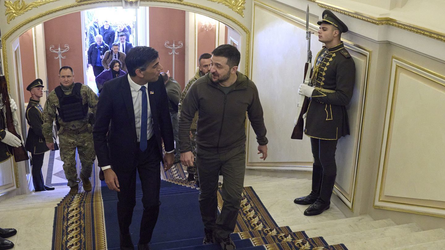 ​Британия готова анонсировать новую военную помощь Украине: СМИ узнали, какое оружие передаст Лондон