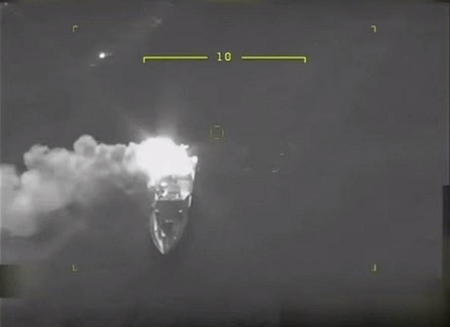 На Херсонщине Bayraktar TB2 ВМС ВСУ сжег катер Черноморского флота РФ вместе с десантом