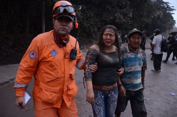 Сгорели заживо целые семьи с детьми: Гватемала в трауре, количество жертв вулкана Фуэго растет - кадры