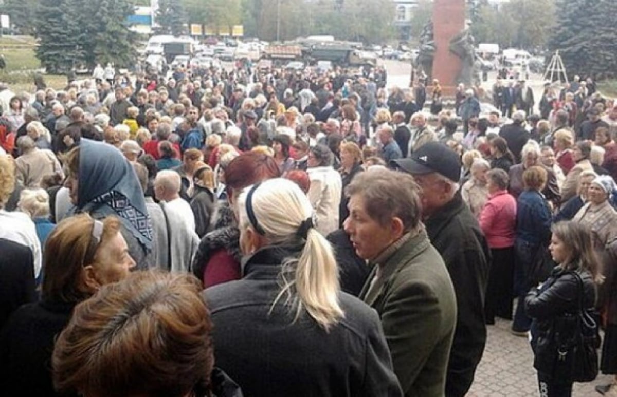 Голодные бунты в "ЛНР" - шахтеры вышли на протест: "Россия нас кинула, это фашизм какой-то!"
