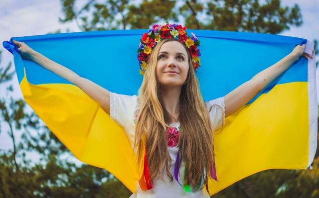 Редакция "Диалог.UA" поздравляет всех прекрасных женщин Украины с праздником 8 марта!