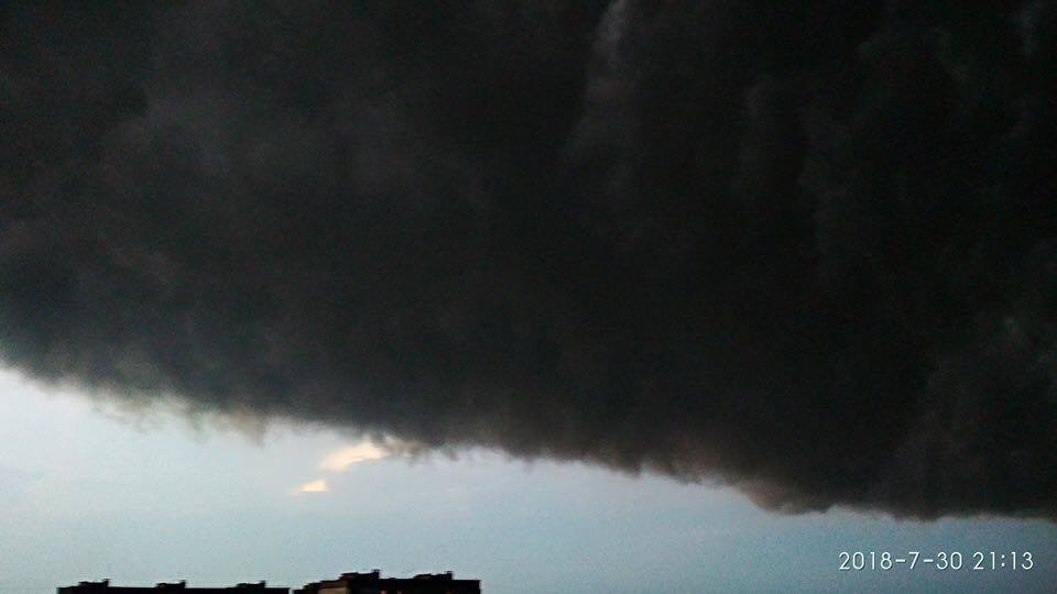 Конец света и Божье наказание: стихия напугала жителей Тернополя, опубликованы впечатляющие кадры шторма