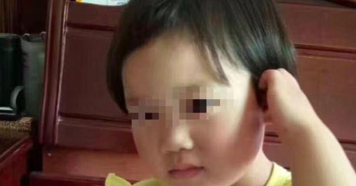 Кадры - ужас, слабонервным лучше эту жуть не видеть: четырехлетняя Дин Шуяо умирала мучительной смертью, закатанная рабочими в асфальт