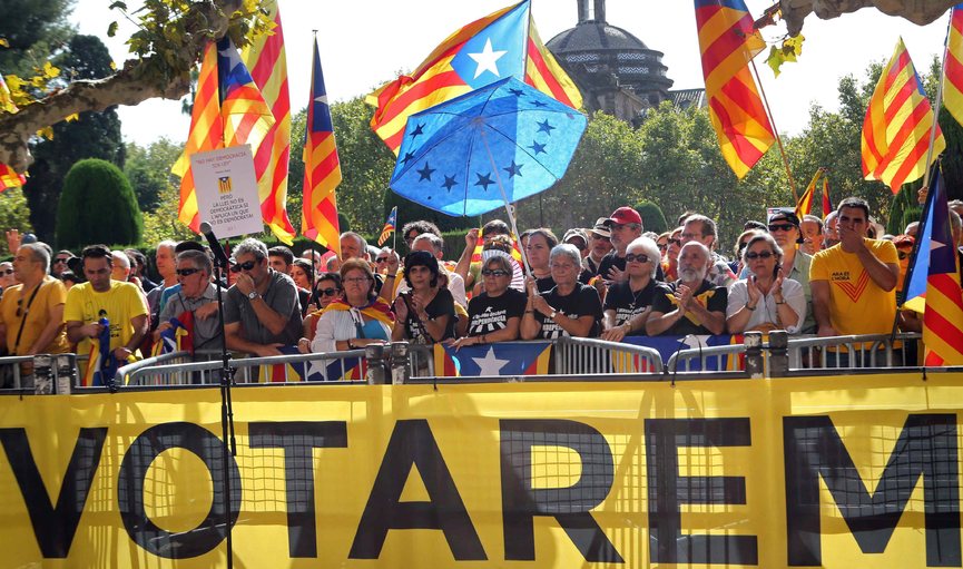 Каталония все-таки проведет опрос о независимости вопреки запрету суда