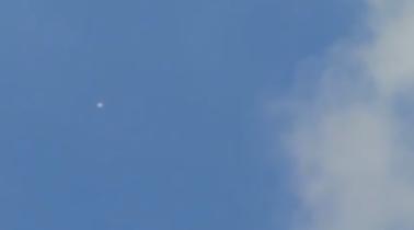 В небе над центром Мехико целый день парил серебристый НЛО: опубликовано видео