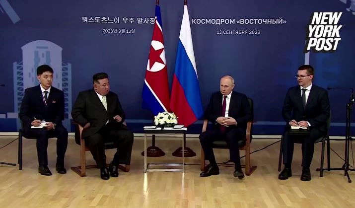 Странно дергал ногой: СМИ вновь обсуждают здоровье Путина из-за видео переговоров с Ким Чен Ыном