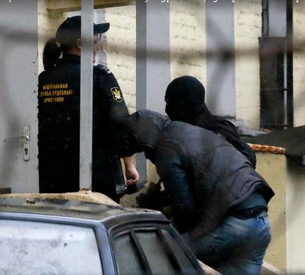 Задержанные по делу Немцова в Басманном суде. Фото