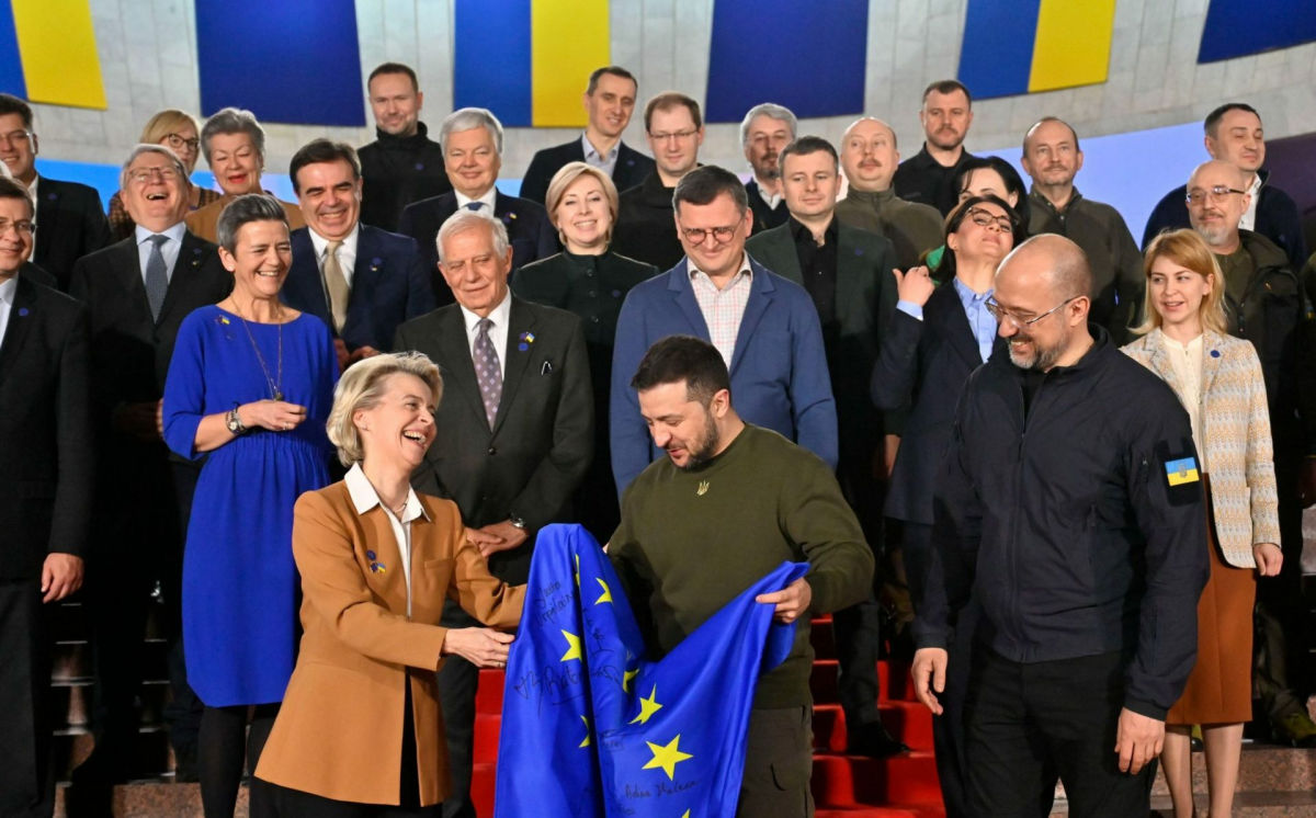 ​ЕС готов начать переговоры с Украиной о вступлении в Союз: Politico озвучили дату и проблемы