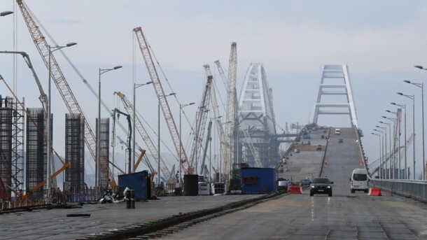 Керченский мост в Крым начал "расходиться": фото крупной проблемы вызвало ажиотаж соцсетей