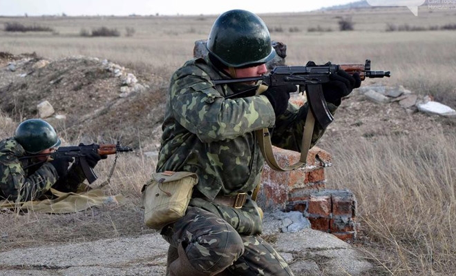 Украинские военные выехали на место расстрела колонны беженцев