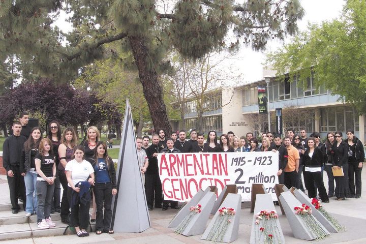 Митингующие в США требуют от Обамы признать факт геноцида армян