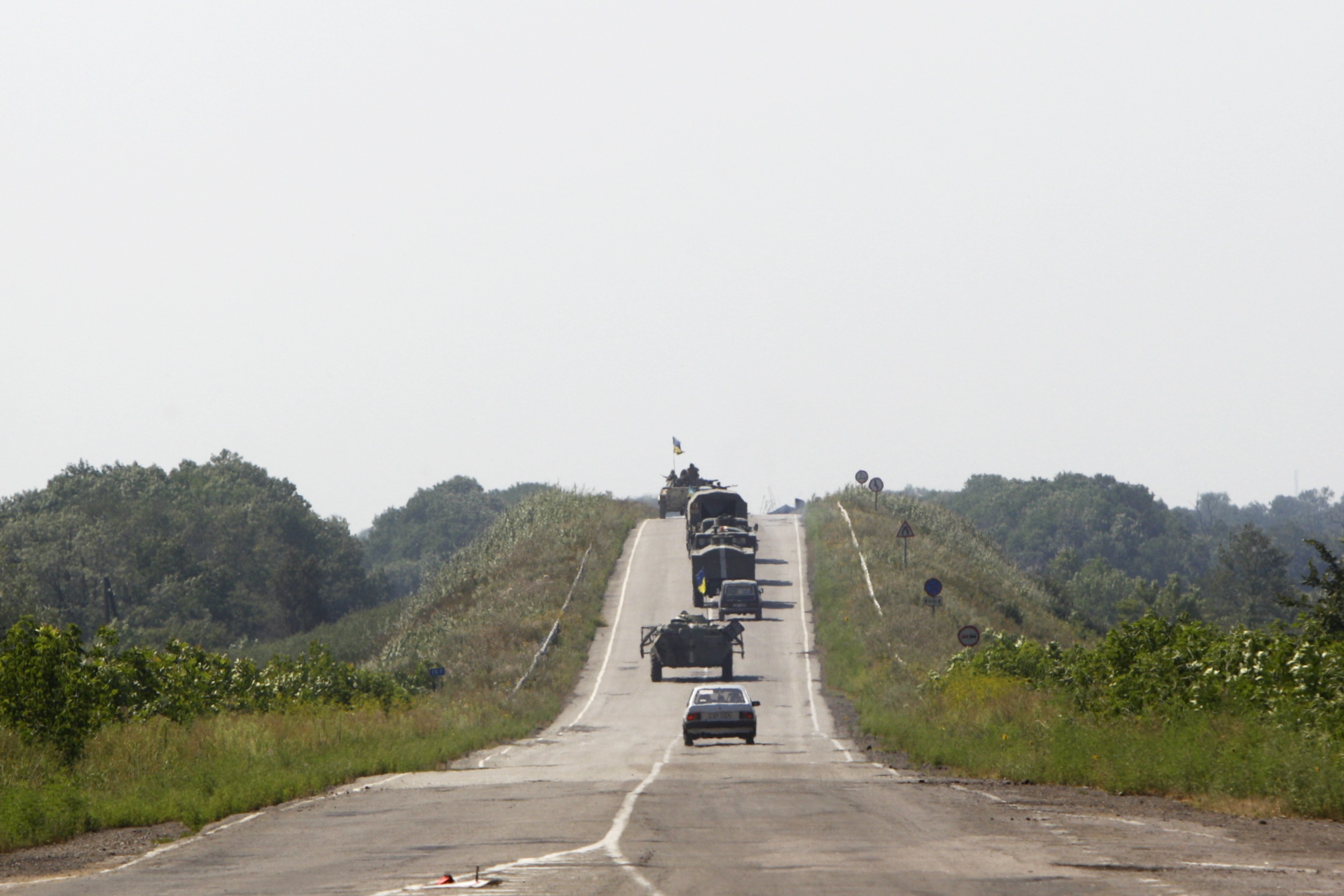 СНБО: около Новоазовска собирается бронетехника и артиллерия из РФ