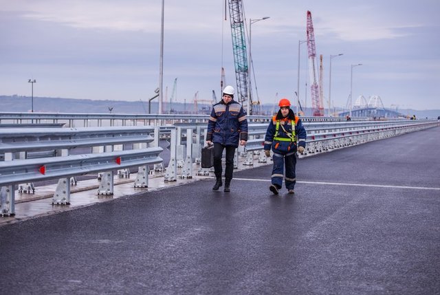 Очередные нарушения со стороны Кремля: Украина введет санкции против строителей Крымского моста