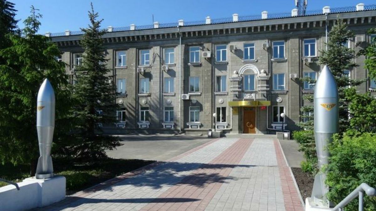 ​"Если он бомбанет, всем крышка, там порох", – жители Копейска паникуют из-за атаки "хороших" дронов на завод