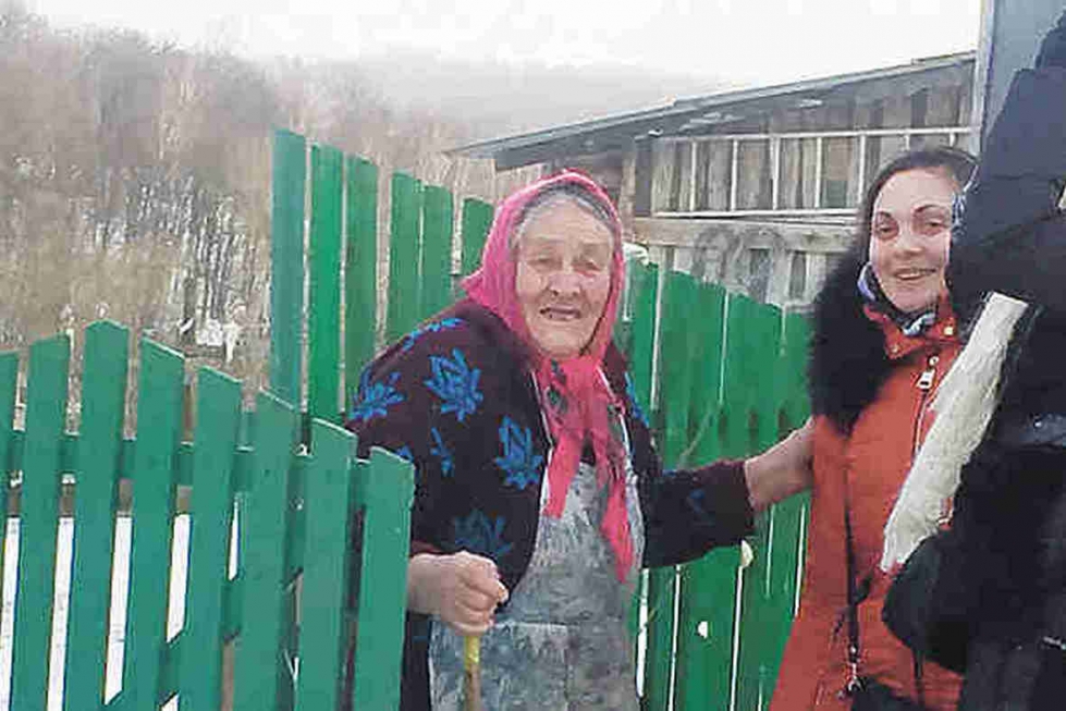 Хоронят покойников в корыте, одежду стирают в талой воде. В  деревушке Орловской области живут как в блокадном Ленинграде – кадры