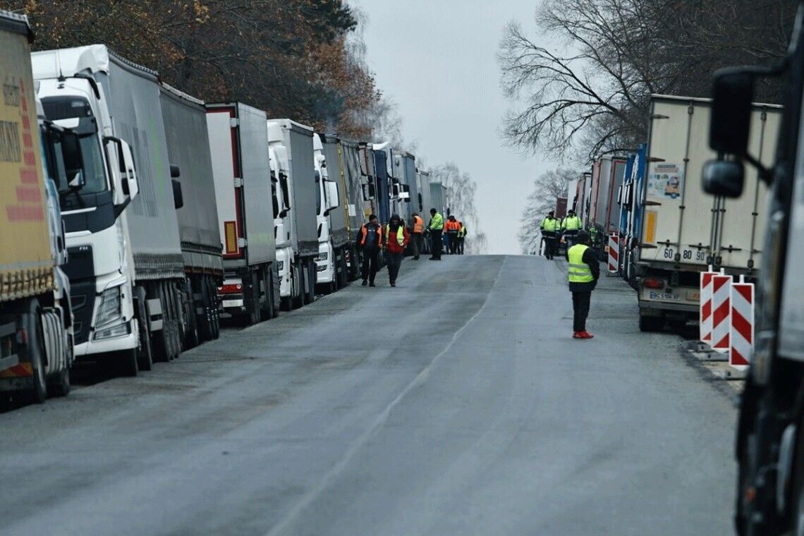 Венгрия отреагировала на информацию о начале блокирования украинских фур 