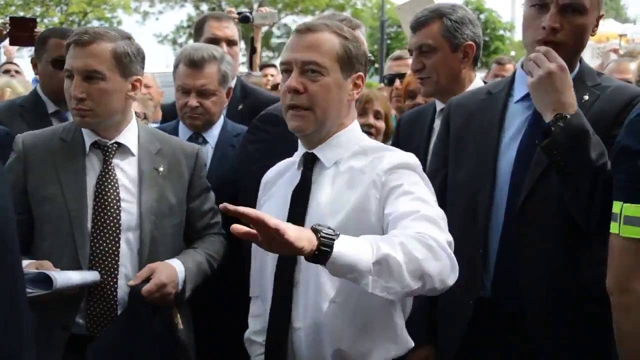 Денег нет, всего хорошего: Медведев о повышении зарплат и пенсий
