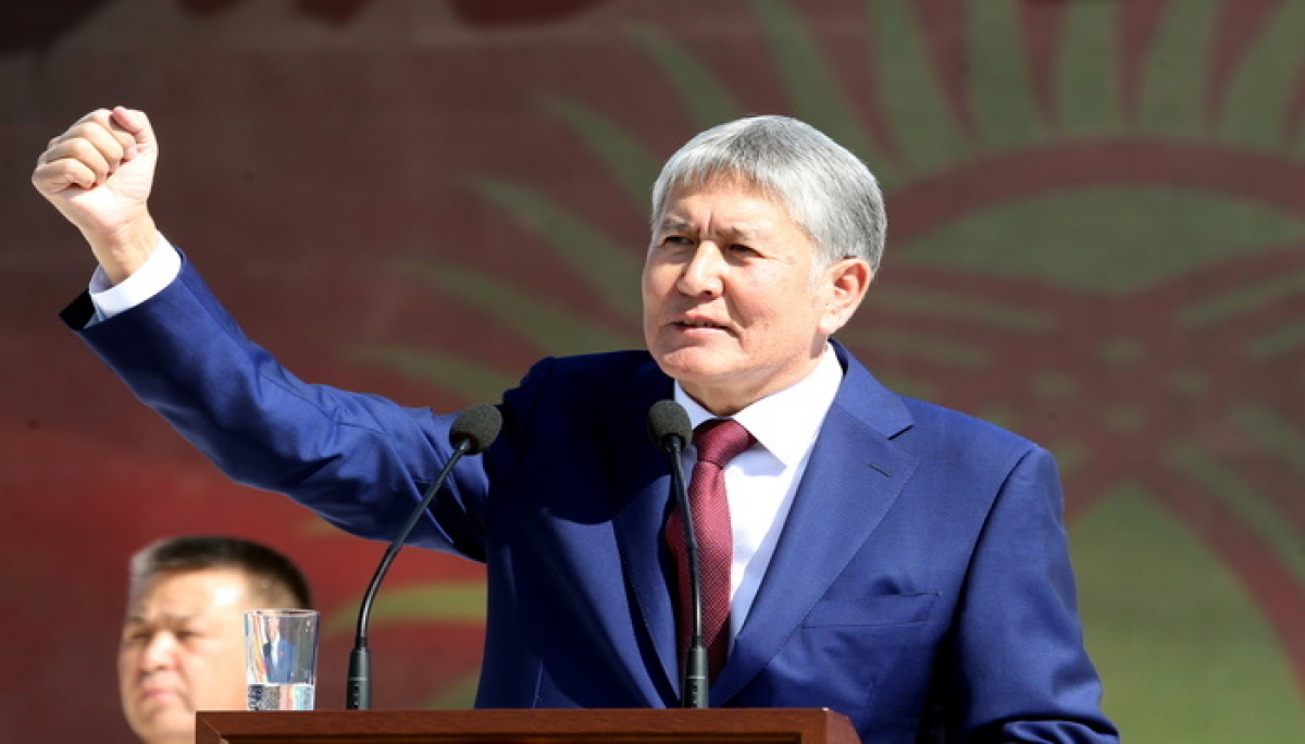 Протесты в Киргизии: экс-президента страны Атамбаева отпустили из СИЗО благодаря митингующим