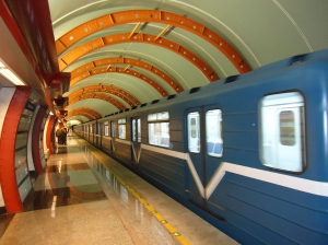 Культурная столица? В Петербурге бесстыдная парочка занялась сексом прямо в метро
