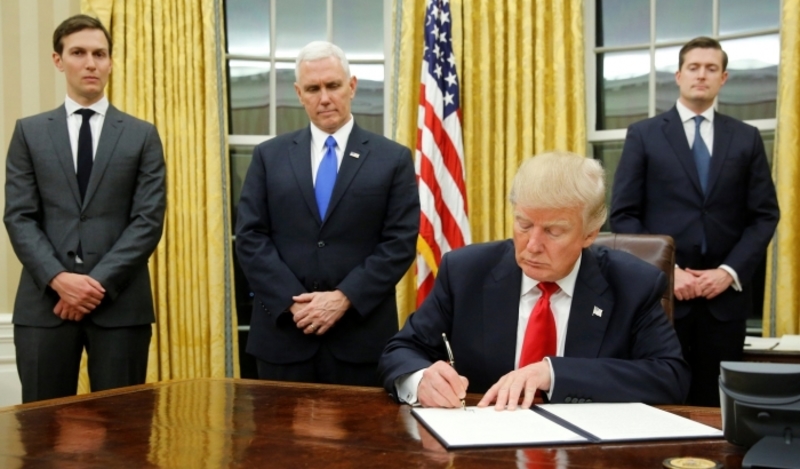 Трамп не пошутил! Новый лидер Америки издал указ про постройку стены на границе с Мексикой, за которую должно платить правительство... Мексики