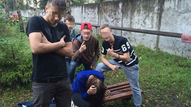  Народный суд начался: подросткам-мучителям из Пскова советуют не выходить из дома