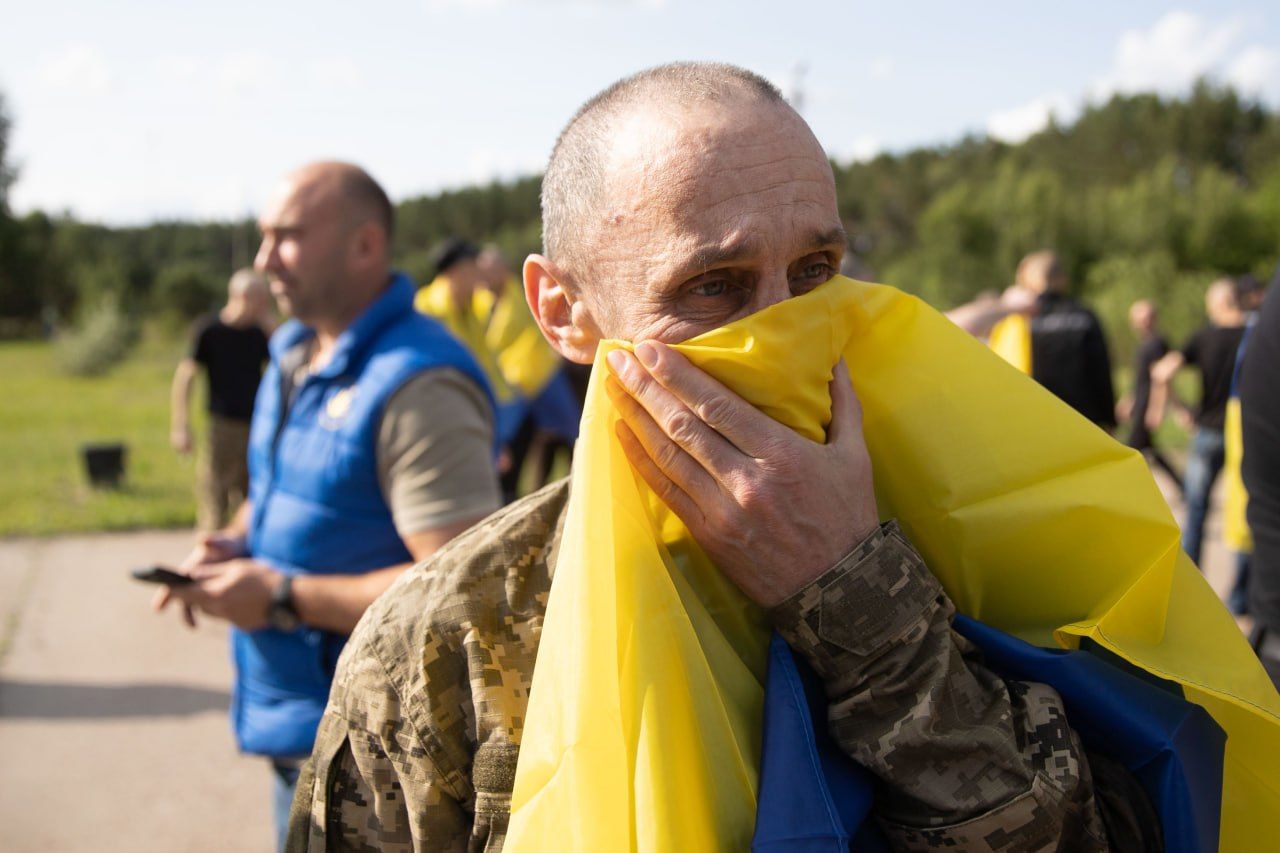 ​Возвращение Героев: Украина и РФ провели второй этап обмена пленными, Зеленский показал кадры