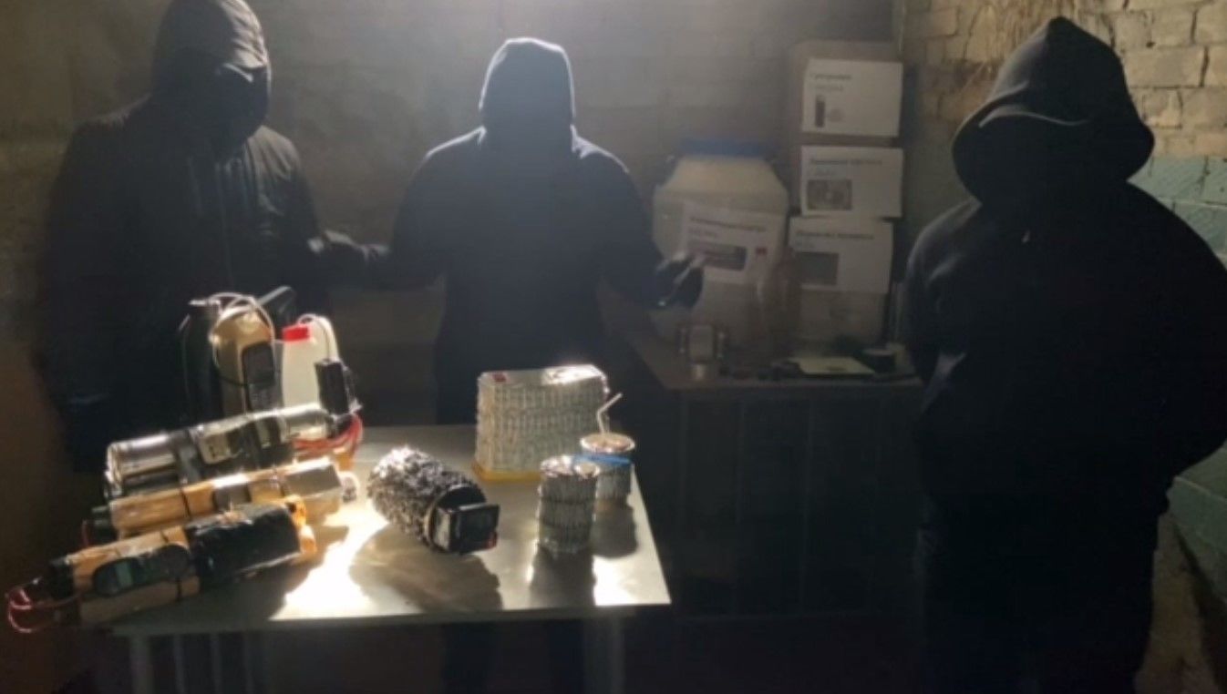 З'явилося відео "Бойових загонів Навального" з вибухівками: обіцяють атаки на виборчкоми у РФ