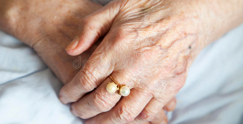 Совет да любовь: в Виннице 22-летний парень женился на 80-летней бабушке 