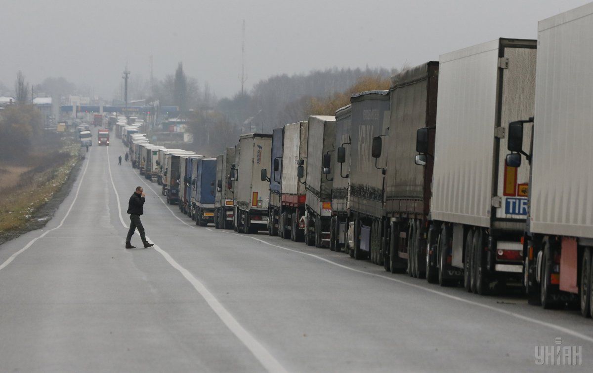 ​Россия вновь организовала скопление более 100 фур на границе с Украиной