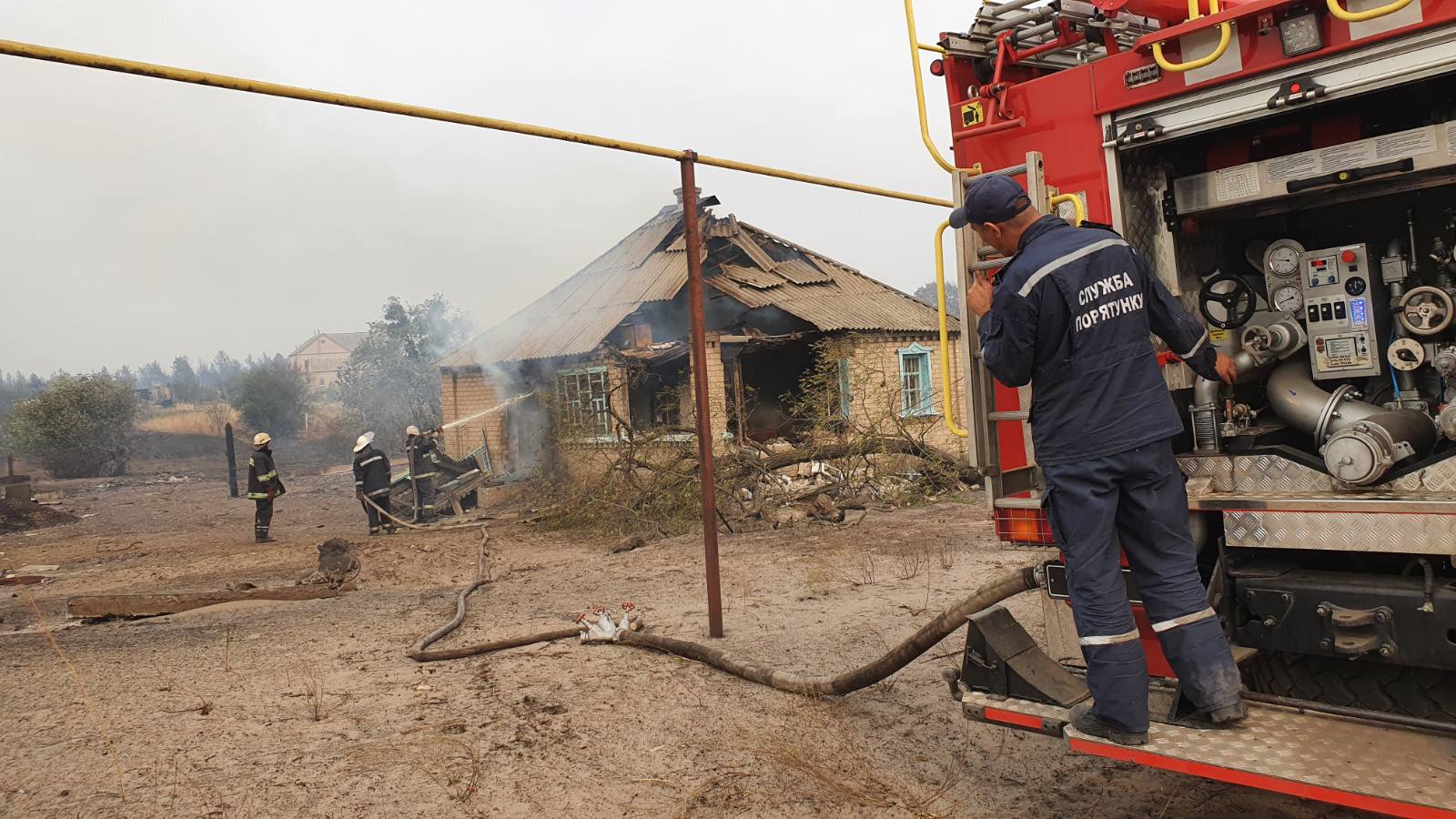Новые кадры огненной стихии на Луганщине: число погибших возросло