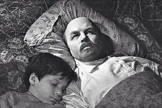 Фотофакт: Виталий Чуркин в 13 лет «спал» с Лениным