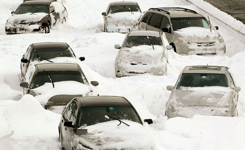 ​Штормовое предупреждение в Украине: перекрыты трассы, метели и обильные снегопады